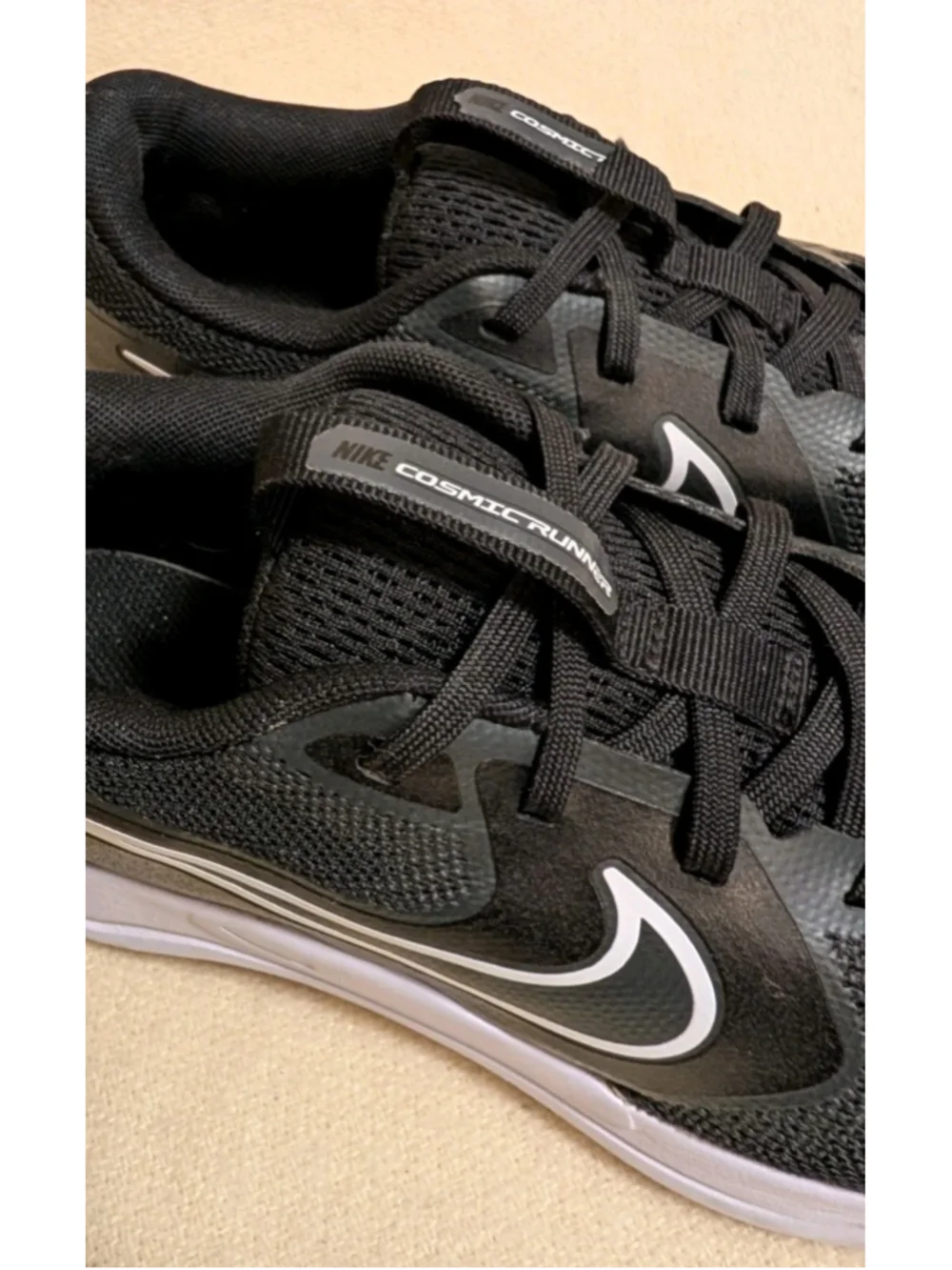 Nike Cosmic Runner 2 Black Size 6Y F5